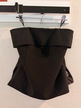 NWOT Aritzia Black element top